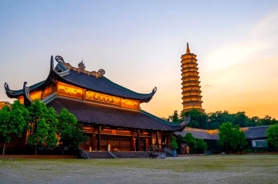 Du lịch Ninh Bình thu hơn 21.000 tỷ đồng năm 2025, tăng trưởng vượt kỳ vọng